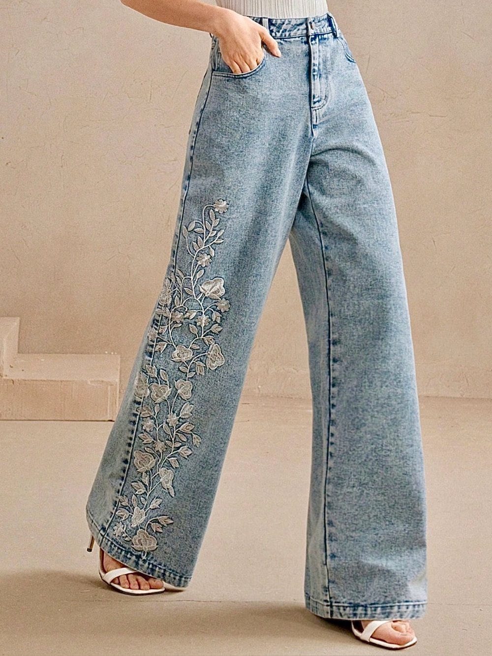 🌹 Hello Gorgeous! High-Waist Wide Leg Embroidered Light Blue Jeans